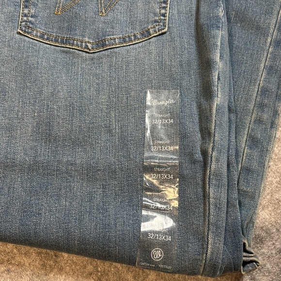 🤠 Wrangler Ladies’ NWT Straight-Leg Western Jeans – Light Wash Perfection! 🤠 - Picture 12 of 16